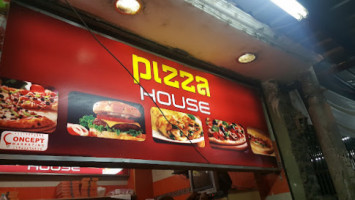 Pizza House food