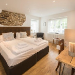 The Thatch Dentro