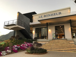 Le Bonheur Khao Kho outside