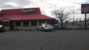 Pizza Hut outside