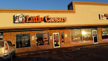 Little Caesars Pizza outside