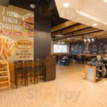 Rustic Cafe Dentro