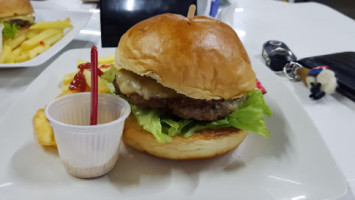 Villa Burguer food