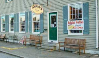 Annie's Frozen Custard outside