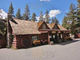 Tioga Pass Resort Cafe outside