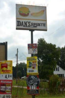 Dan's Superette outside