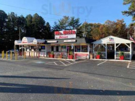 Mr. Bill's Richman's Ice Cream Burger Co. outside