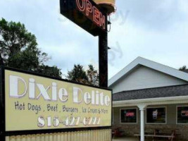 Dixie Delite outside