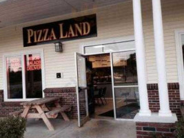 Pizzaland outside