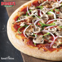 Romeo's Pizza food