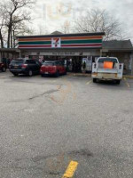 7-eleven outside