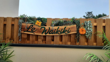 Le Waikiki outside