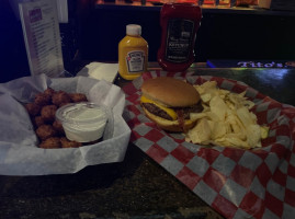 Kouri's Pub food