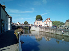 La Taverne De L' Ecluse food