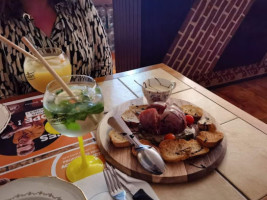 La Table De Jeanne Marie food