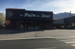 Le Pain Du Jour outside