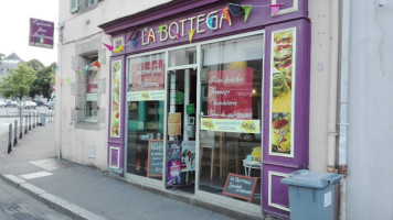 La Bottega Italia outside