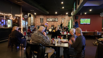 Monty's Gastropub food