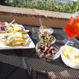 La Piccola Enoteca food