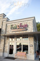 Fresh And Fruiti Frozen Yogurt outside