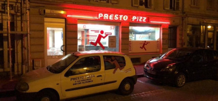 Presto Pizza outside