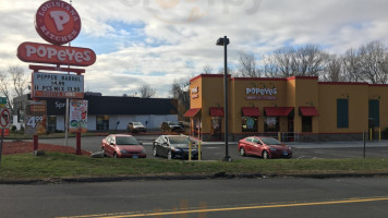 Popeyes Louisiana Kitchen outside