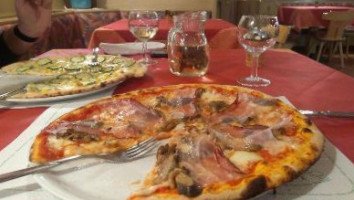 Pizzeria La Lanterna food