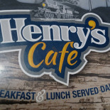 Henry's Cafe Dentro
