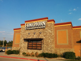 Longhorn Steakhouse outside