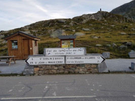 Chalet du Col de la Croix de Fer outside