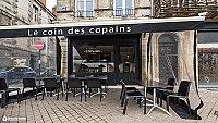 Le Coin Des Copains inside