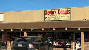 Kevin's Donuts outside