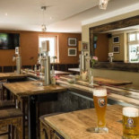 Luja Essen, Trinken, Feiern Cibo
