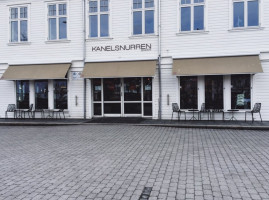 Kanelsnurren outside