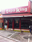 Tapa King outside