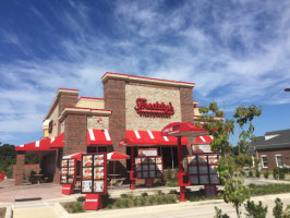 Freddy's Frozen Custard Steakburgers outside