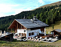 Rifugio Halsl outside