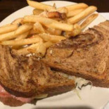 Buglin' Bull Cibo