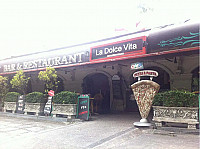 La Dolce Vita outside