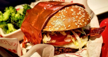 Red Robin Gourmet Burgers And Brews food