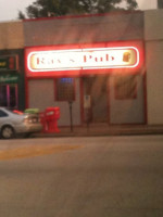 Ray's Pub outside