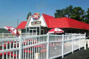 Dairy Queen Grill Chill outside