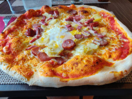 Tsar Pizza food