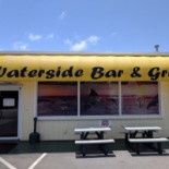 Waterside Grill Dentro