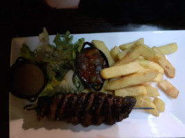 L'Emile Brochettes food