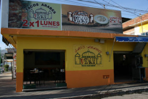 Tacos Árabes Halif outside