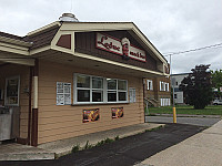 Leduc Snack Bar outside