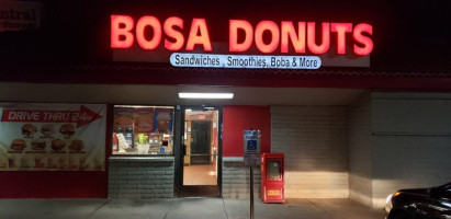 Bosa Donuts outside