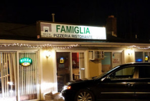 Famiglia outside