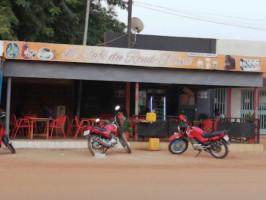 Café Du Rond-point outside